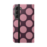 Coque portefeuille en cuir végétalien pour Samsung Galaxy S23 - motif Pink Plum Polka Dot
